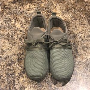 army green tennis shoes womens